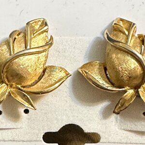 Vintage 1960's Crown Trifari Rose Bud Clip-on Earrings in Brushed Gold Tone